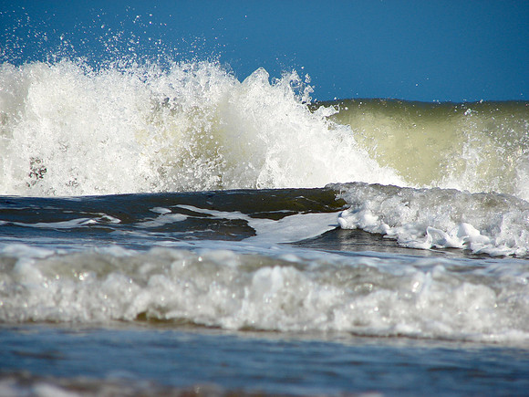 Waves Rolling In