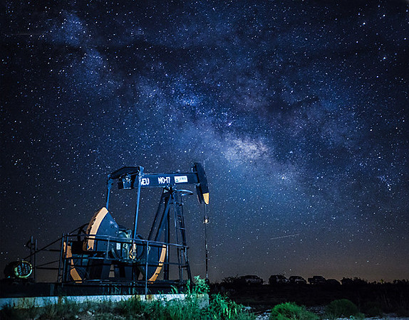 2016 Rob McKelvy - Milky Way over the Pump Jack